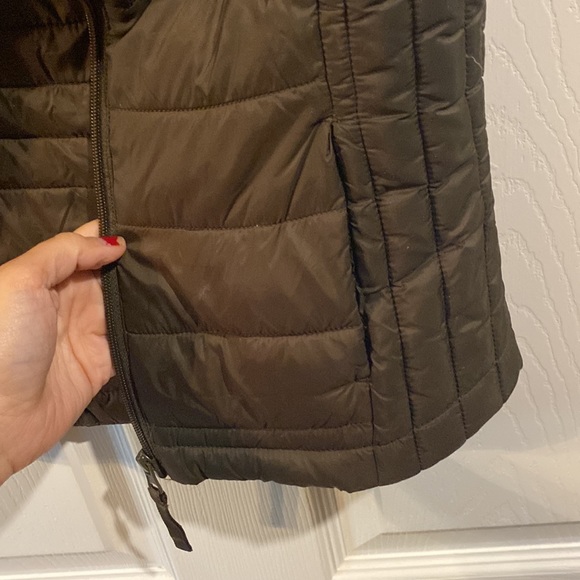 Ultra Light Packable Puffer Vest - Picture 3 of 6